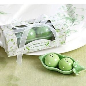 Kate Aspen -Green 'Two Peas in a Pod' Salt & Pepper Shakers. NEW